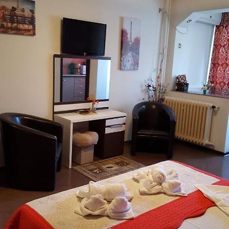 Appartamento Garsoniera Ioana Bucarest Esterno foto