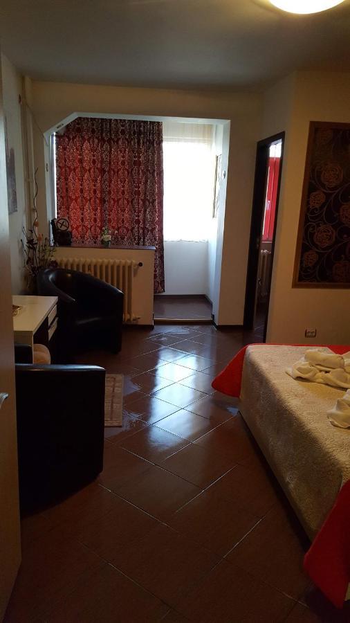 Appartamento Garsoniera Ioana Bucarest Esterno foto